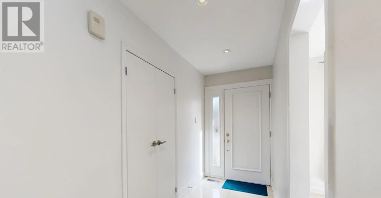 65 Bellbury Crescent, Toronto, ON, M2J 2J9 - 4