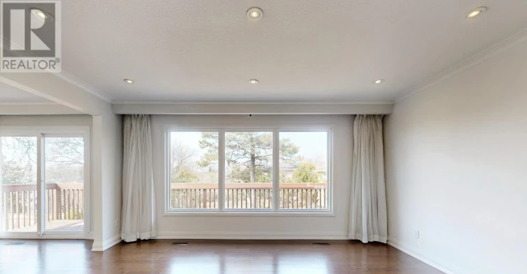 65 Bellbury Crescent, Toronto, ON, M2J 2J9 - 5