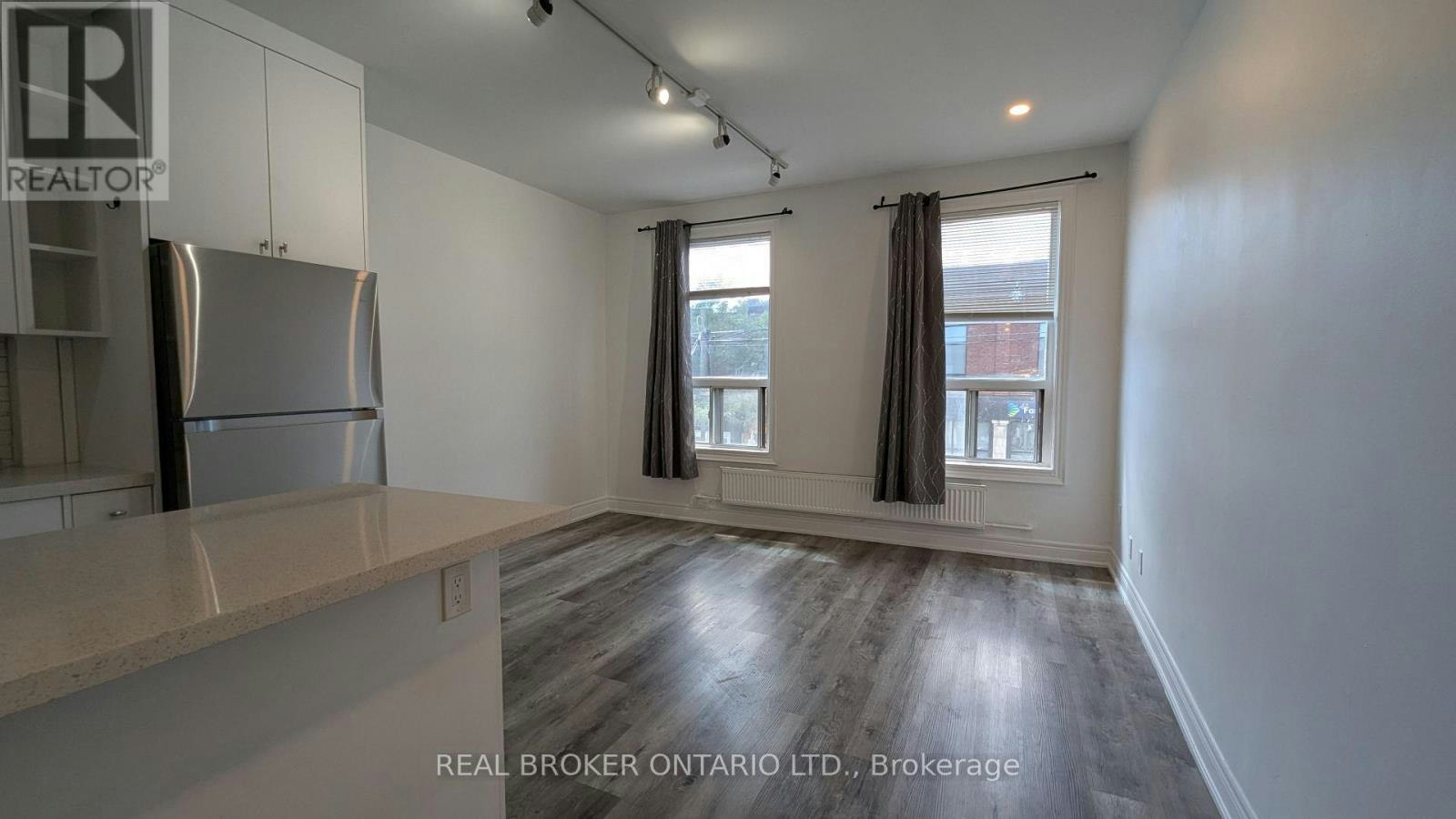 4-2199 Gerrard Street E, Toronto, ON, M4E 2C6 - 2