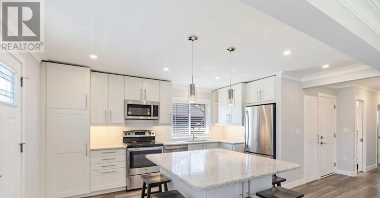 UPPER UNIT-1266 Royal Drive W, Burlington, ON, L7P 2G4