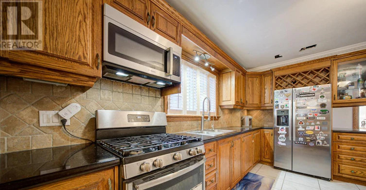 8 Patrick Boulevard, Toronto, ON, M2J 3K8 - 6