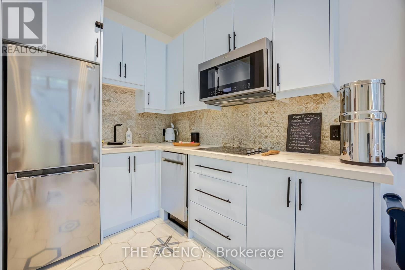15 Albemarle Avenue, Toronto, ON, M4K 3Y9 - 38