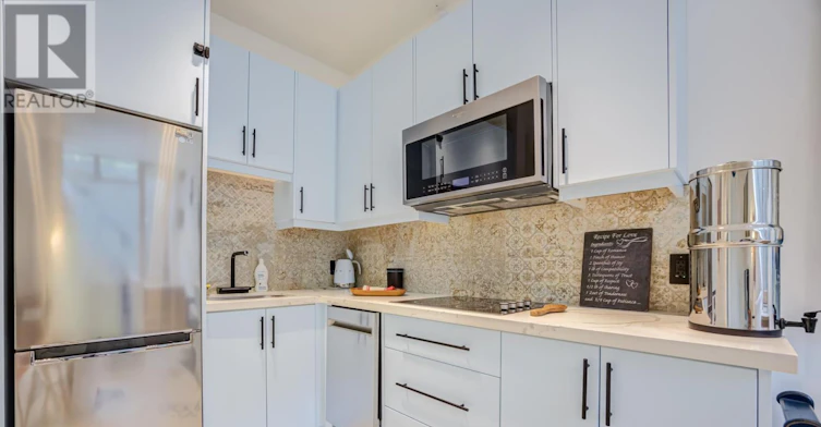 15 Albemarle Avenue, Toronto, ON, M4K 3Y9 - 38