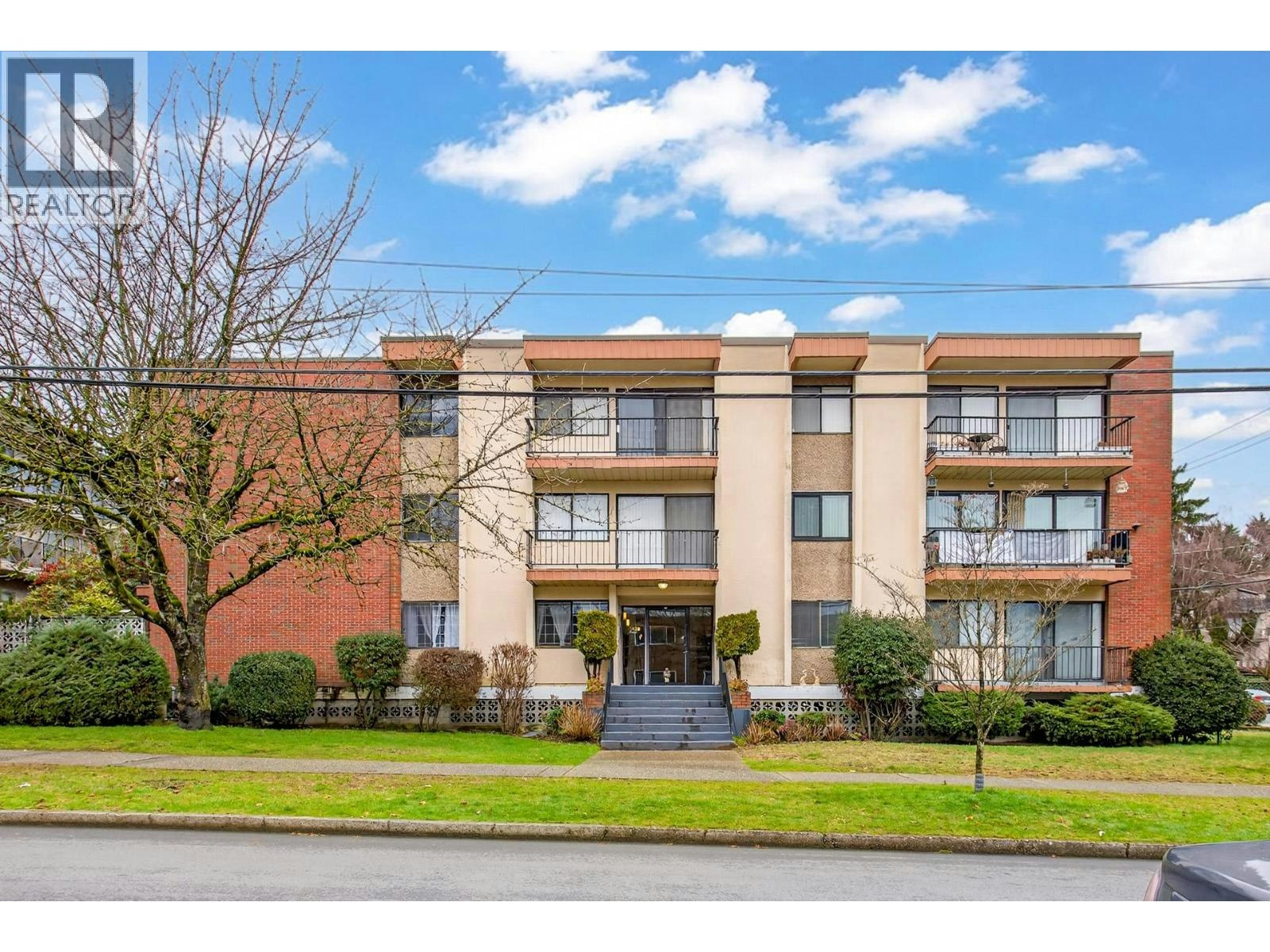 208-505 Ninth Street, New Westminster, BC, V3M 3W6