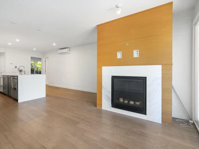 203-1150 Oxford Street - 5