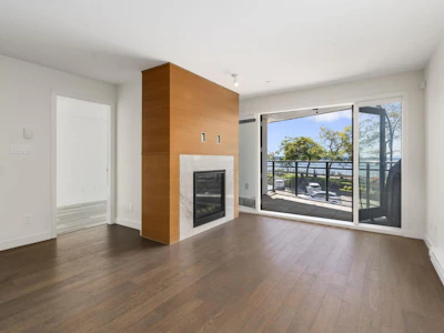 203-1150 Oxford Street - 2