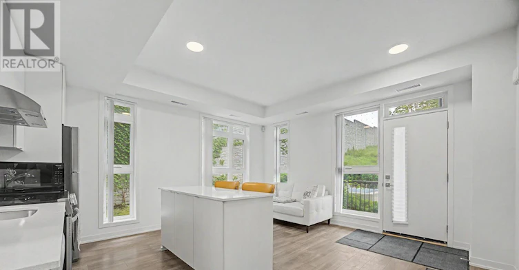 101-90 Canon Jackson Drive, Toronto, ON, M6M 0C3 - 5