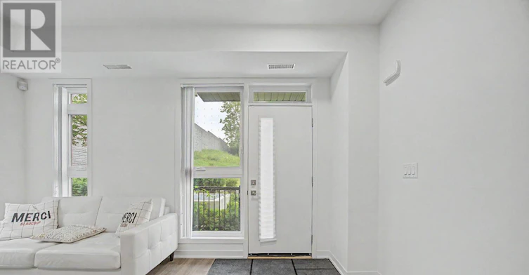 101-90 Canon Jackson Drive, Toronto, ON, M6M 0C3 - 4