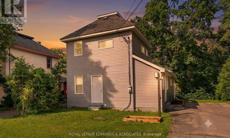 663 Fischer Street