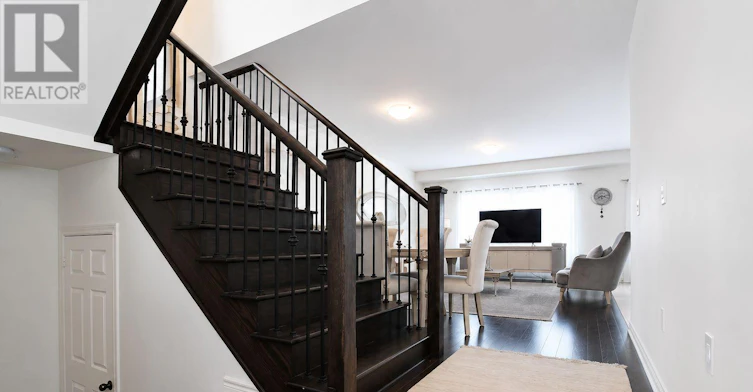 28 Foxberry Road, East Gwillimbury, ON, L9N 0P6 - 4