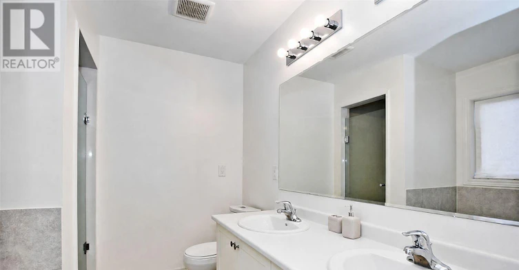 28 Foxberry Road, East Gwillimbury, ON, L9N 0P6 - 8