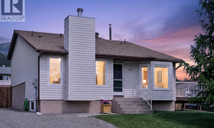 1217 Hickory Crescent