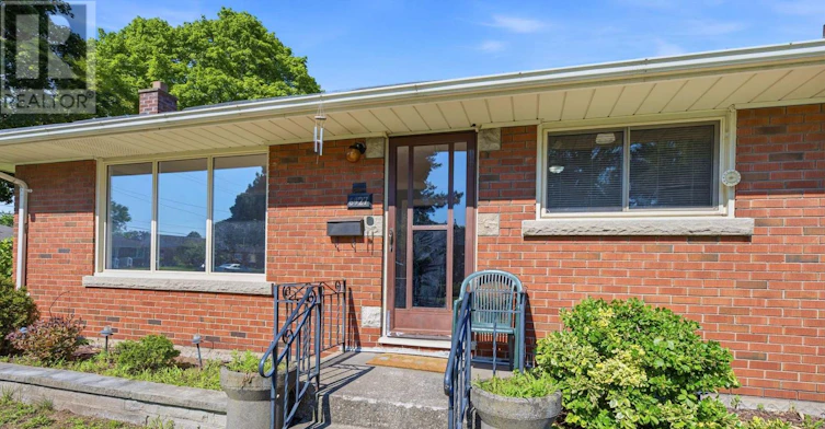 6427 Burdette Drive, Niagara Falls, ON, L2E 5H4 - 2