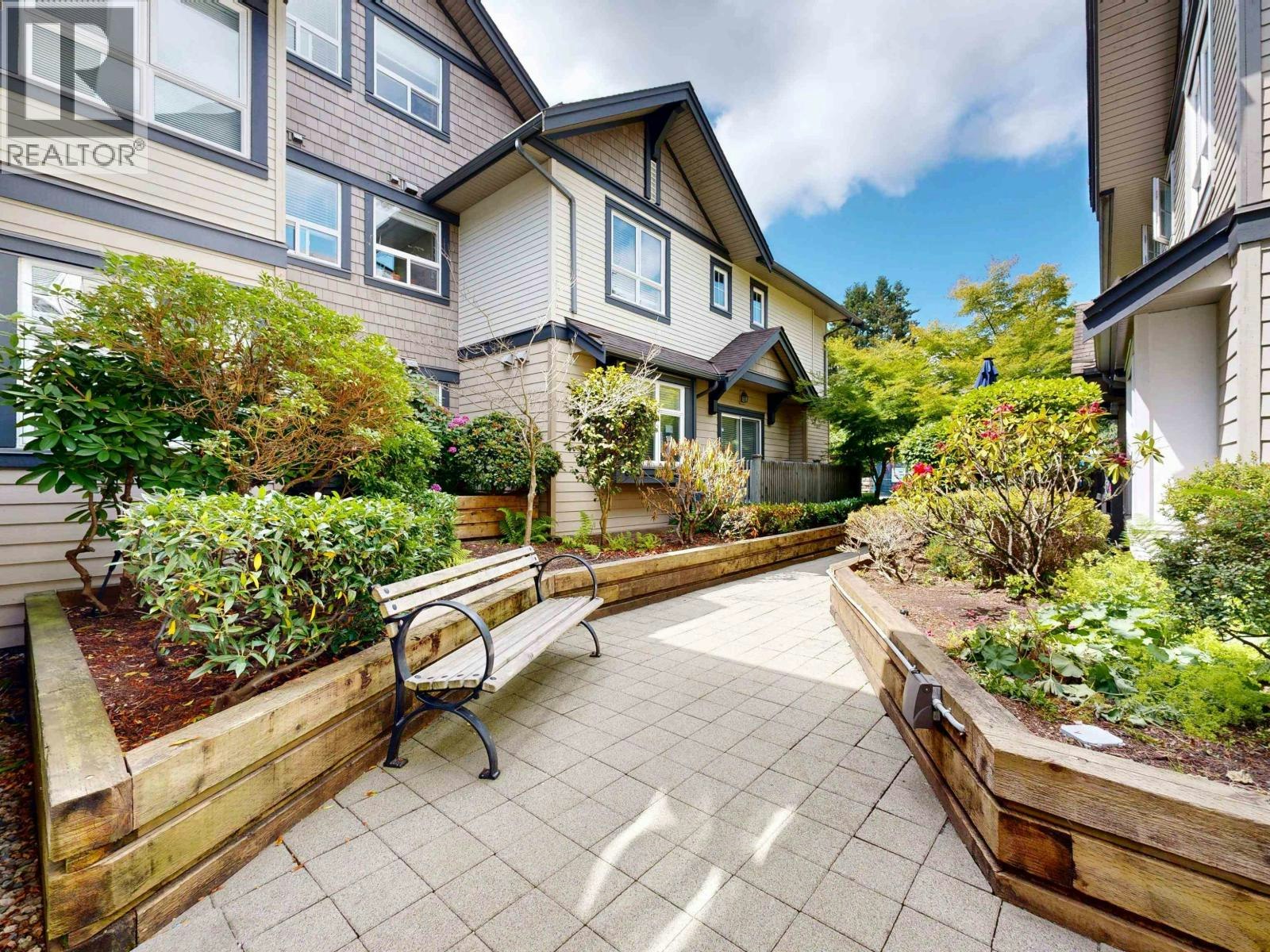 305-4468 Albert Street, Burnaby, BC, V5C 2G8