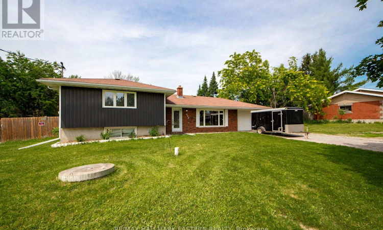 658 Cedarvale Crescent