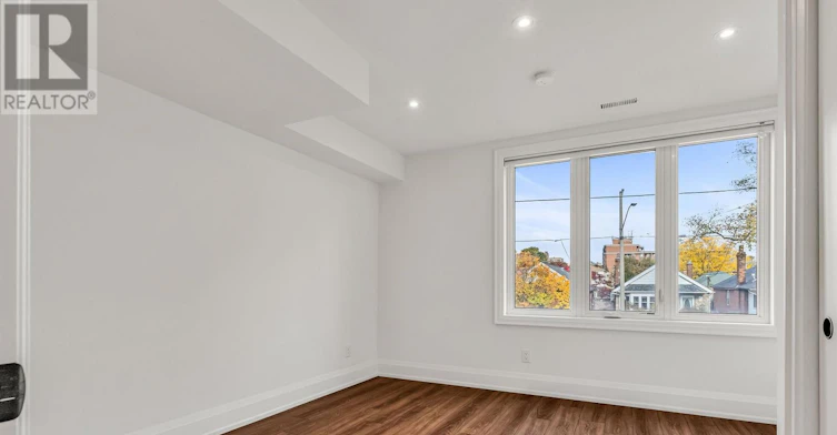 B-323 Mortimer Avenue, Toronto, ON, M4J 2C9 - 13