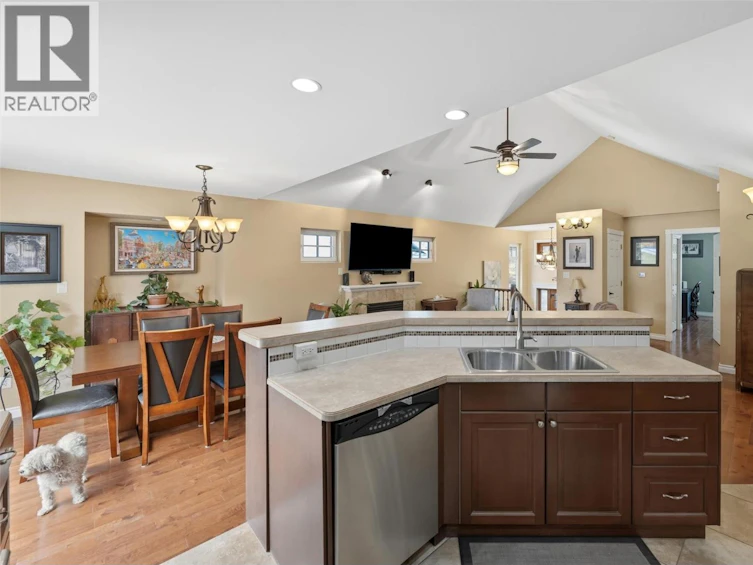 564 Alexander Avenue, Penticton, BC, V2A 1E5 - 7