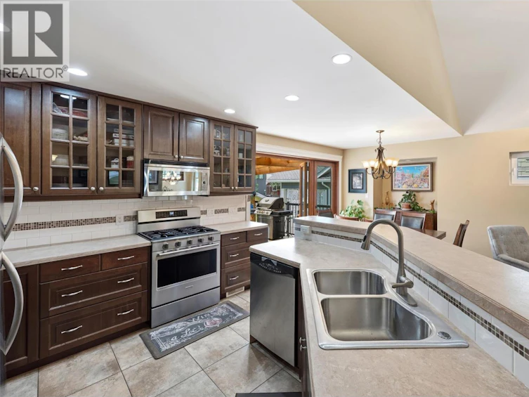 564 Alexander Avenue, Penticton, BC, V2A 1E5 - 8