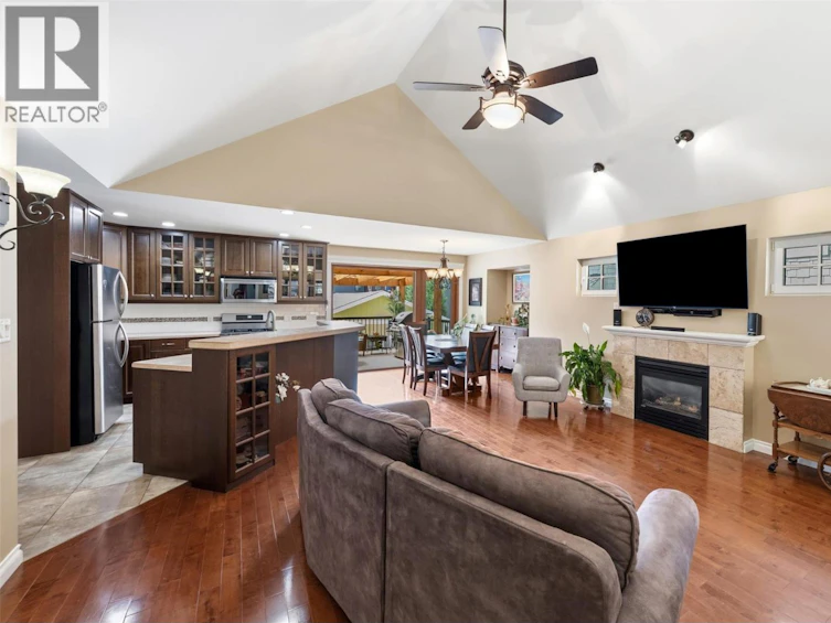 564 Alexander Avenue, Penticton, BC, V2A 1E5 - 2