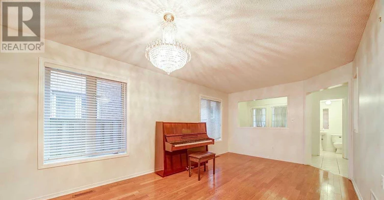 UPPER-175 Shepton Way, Toronto, ON, M1V 5N4 - 5