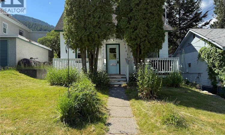 812 Kokanee Avenue