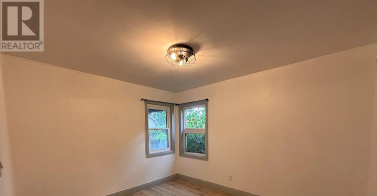 UPPER-14 Elmwood Avenue, St. Catharines, ON, L2R 2T7 - 9
