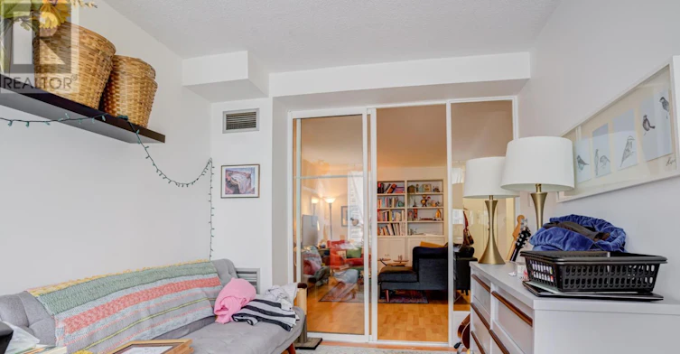 803-633 Bay Street, Toronto, ON, M5G 2G4 - 32