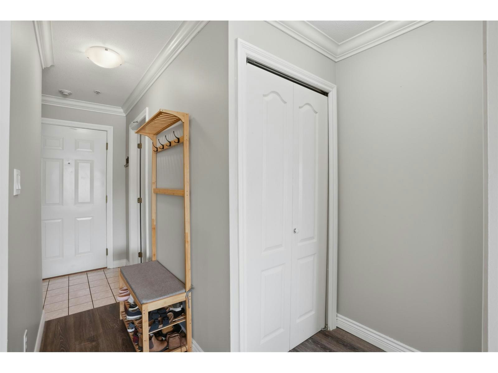 418-2962 Trethewey Street - 4