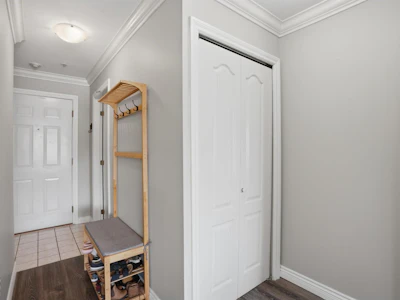 418-2962 Trethewey Street - 4