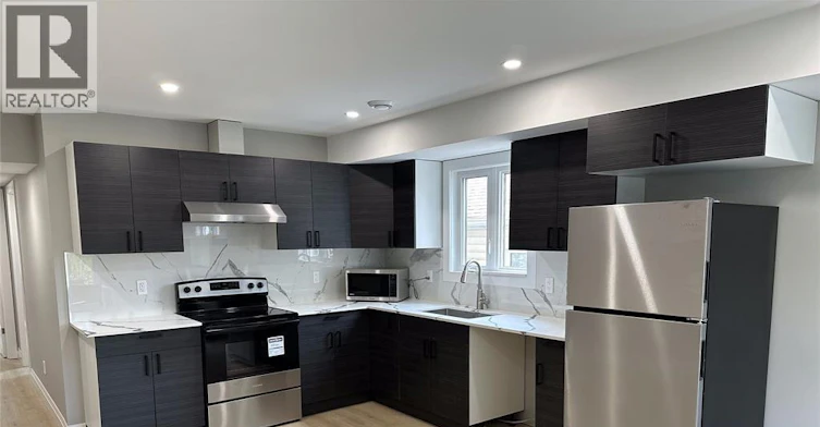 Main Room 2-757 Randolph Avenue, Windsor, ON, N9B 2T7 - 2