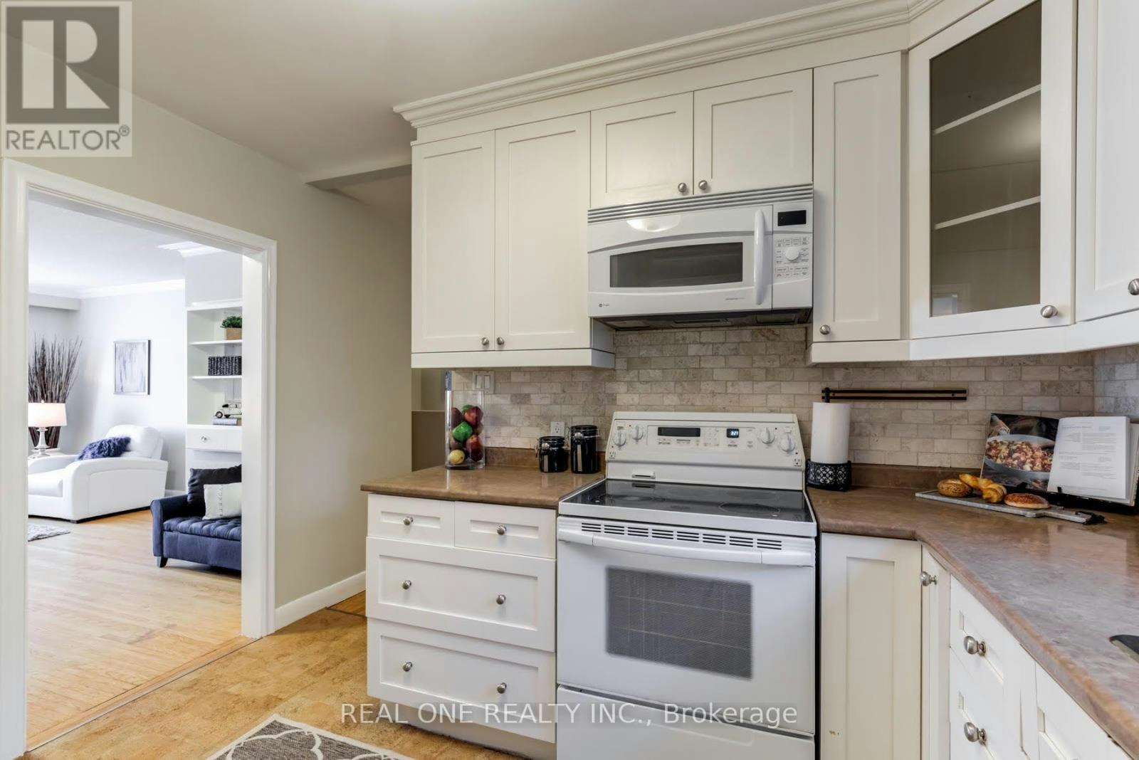 349 Horsham Avenue, Toronto, ON, M2R 1G8 - 11