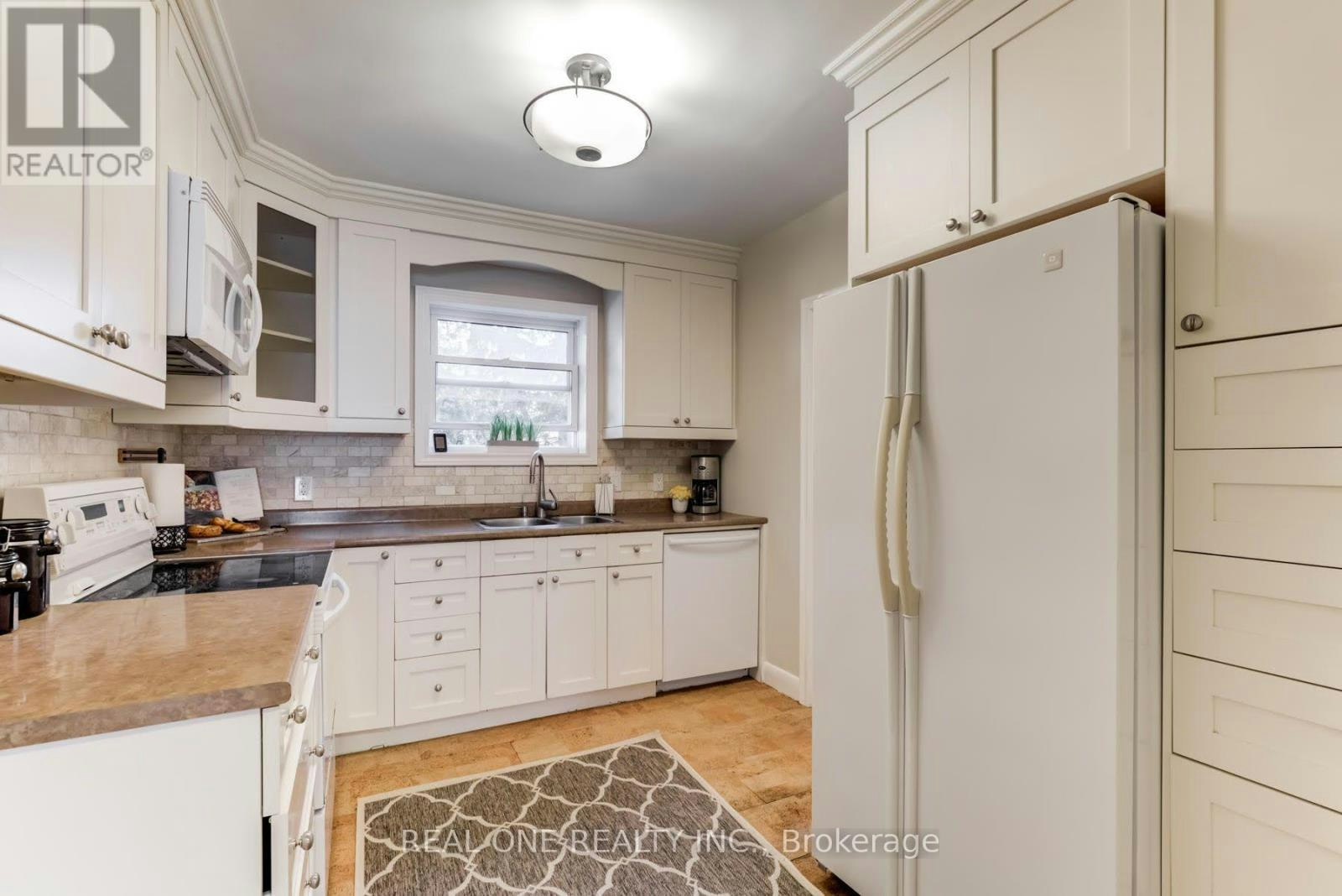 349 Horsham Avenue, Toronto, ON, M2R 1G8 - 13