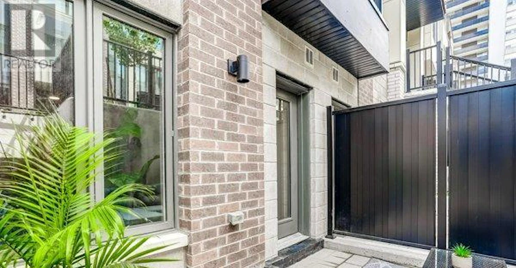 123-39 Farmstead Road, Toronto, ON, M2L 2X2 - 2
