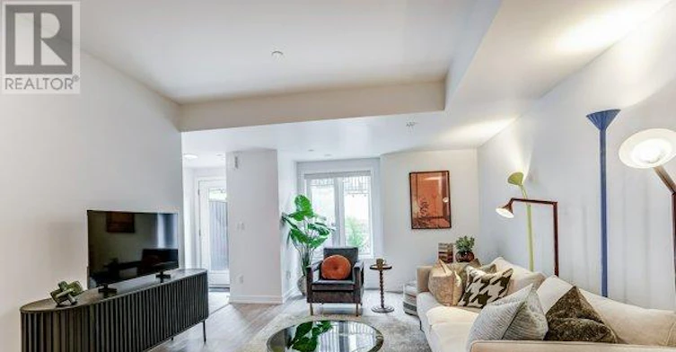 123-39 Farmstead Road, Toronto, ON, M2L 2X2 - 9
