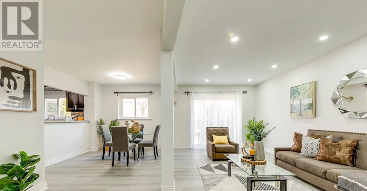 4-10 Leith Hill Road, Toronto, ON, M2J 1Z2 - 2