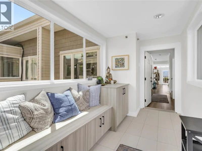 303-4004 Bluebird Road - 2