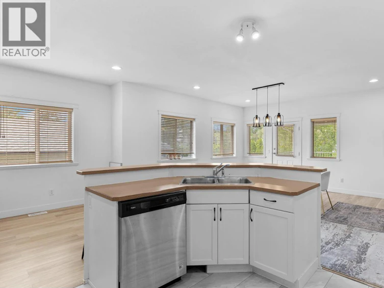 1374 Mcinnes Avenue, Kelowna, BC, V1Y 5V9 - 19