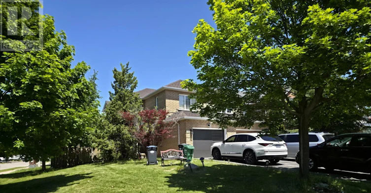 710 Stonebridge Avenue, Mississauga, ON, L5V 2L9