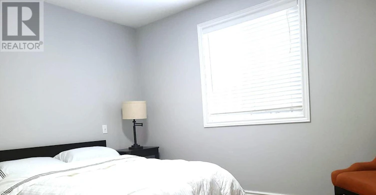 MAIN-8001 Woodsview Crescent, Niagara Falls, ON, L2H 3E9 - 10