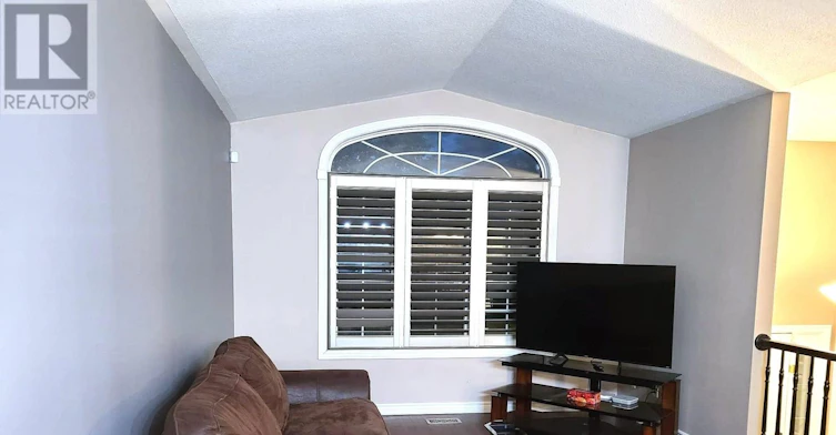 MAIN-8001 Woodsview Crescent, Niagara Falls, ON, L2H 3E9 - 4