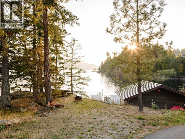 6525 Worrall Road, Eagle Bay, BC, V0E 2X1 - 30