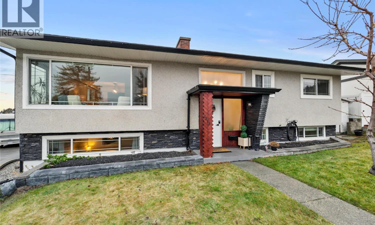 1515 Robinson Crescent