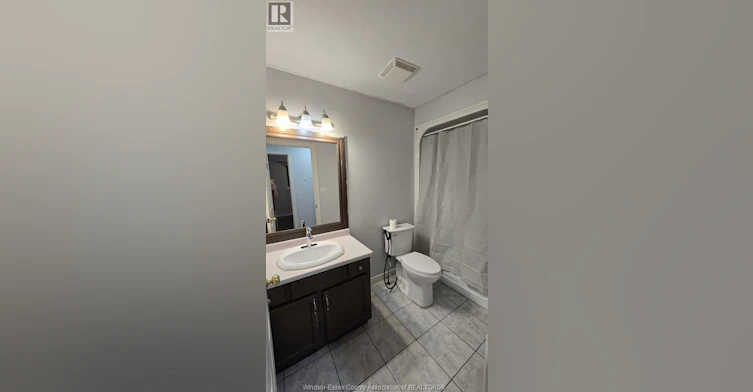 MAIN-1059 Silverdale Drive, Windsor, ON, N9G 2S1 - 10