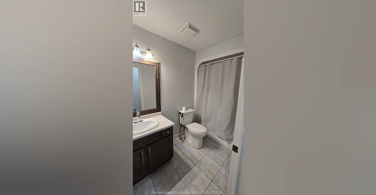 MAIN-1059 Silverdale Drive, Windsor, ON, N9G 2S1 - 11