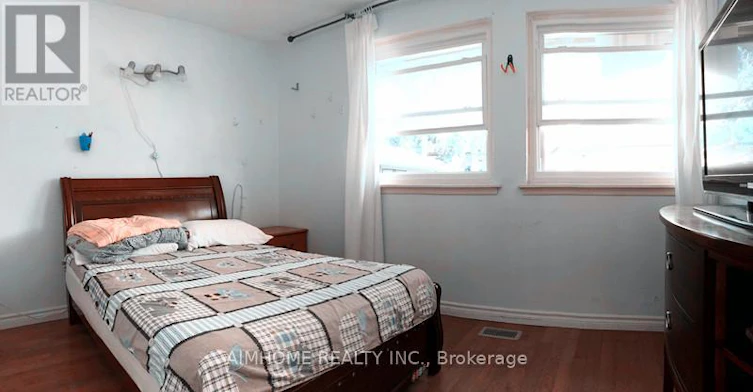 58 Newlands Avenue, Toronto, ON, M1L 1R9 - 3