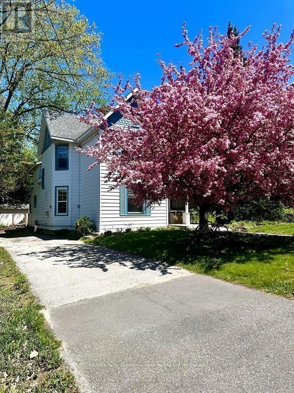 17 Waubeek Street, Parry Sound, ON, P2A 1B8