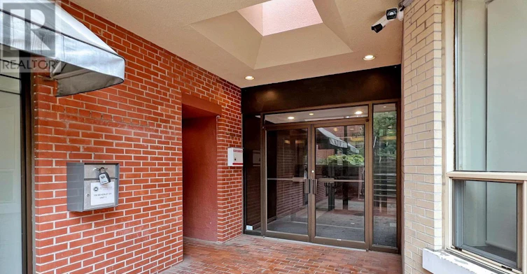 2E-150 Beverley Street, Toronto, ON, M5T 1Y5 - 3