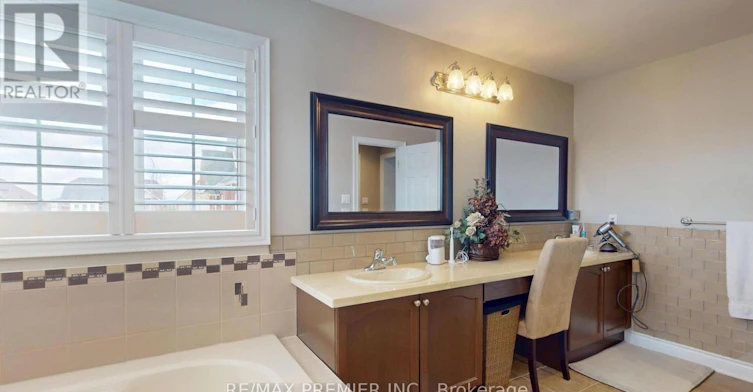 48 Heron Hollow Avenue, Richmond Hill, ON, L4E 0G9 - 16