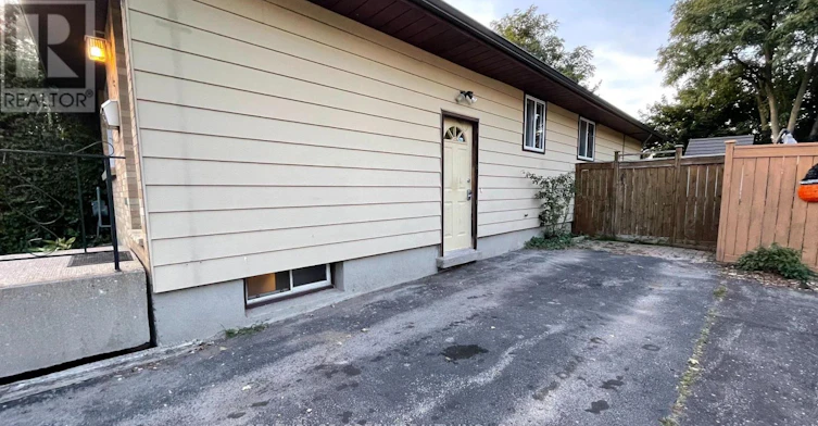 4 Wenlock Crescent, London, ON, N6G 3B6 - 3