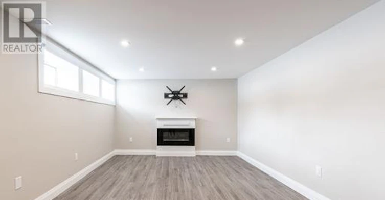 240 Wellington Street E, Barrie, ON, L4M 2E3 - 2